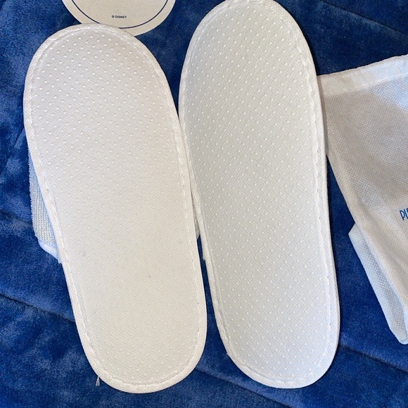 Disney Hong Kong Hollywood Hotel slippers and paper coaster and bag. - Picture 4 of 8